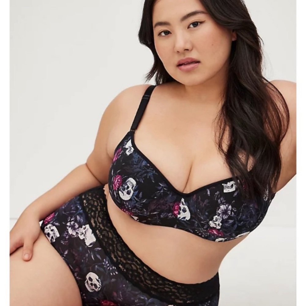 Torrid Black Skull & Roses Full Coverage Balconette 360° Back Smoothing™ Bra NWT